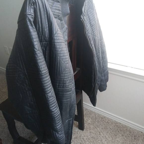 Leather coat - Picture 2 of 8